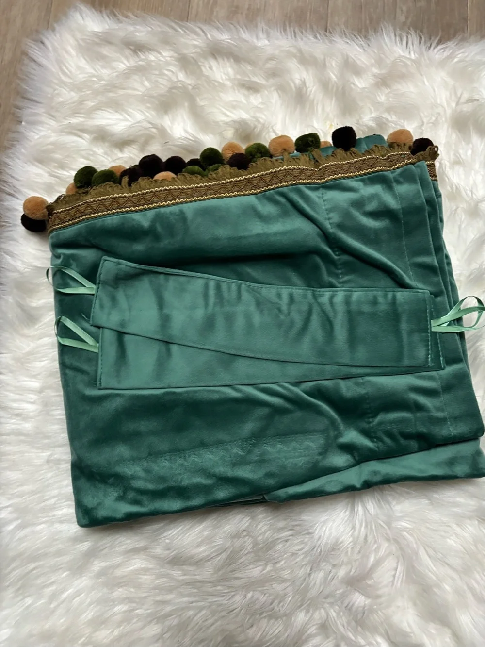 N/A elegant emerald